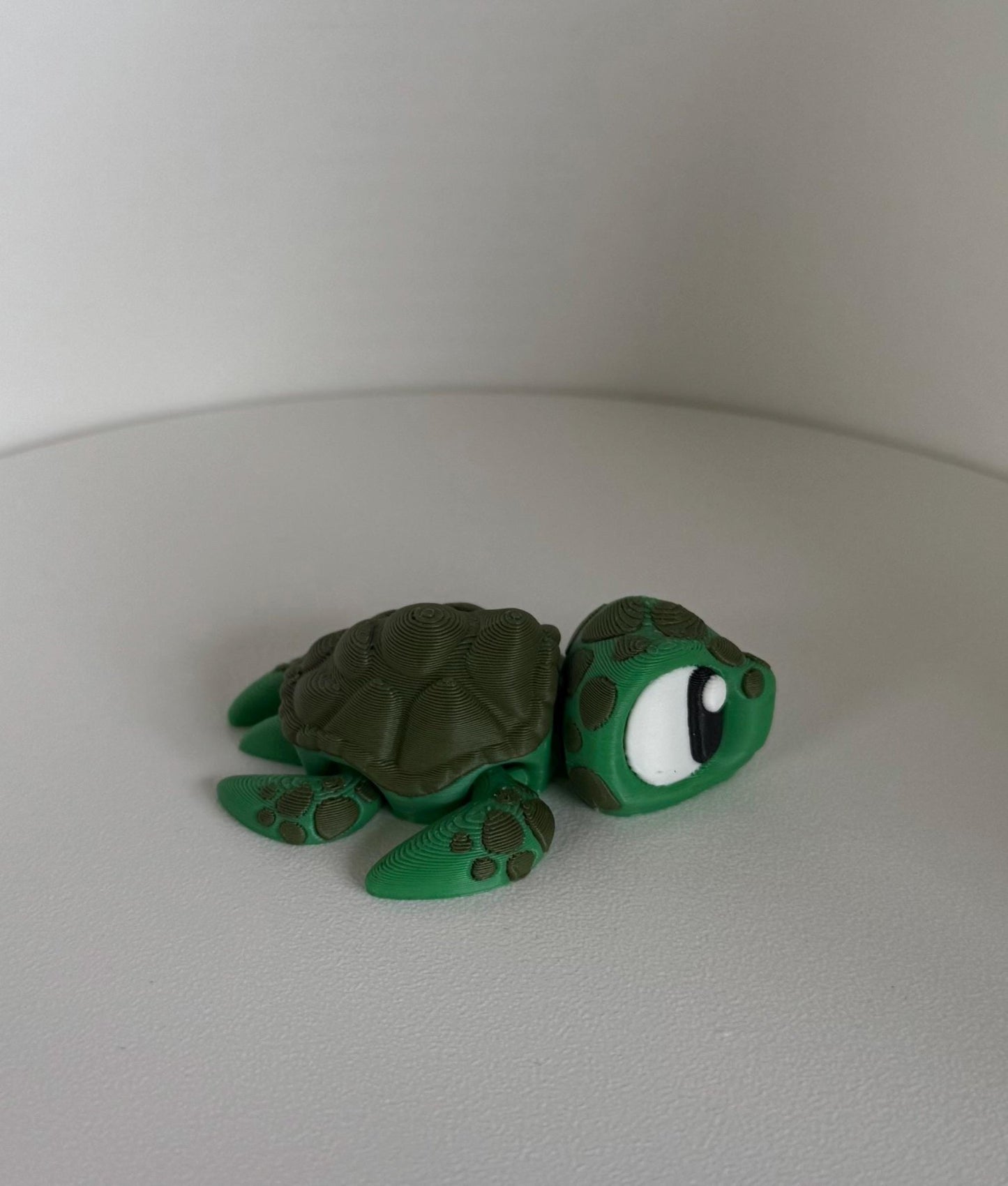 Adorable Articulated Sea Turtle – 3D Printed Fidget Toy / Classroom Desk Buddy - Gathering Moss