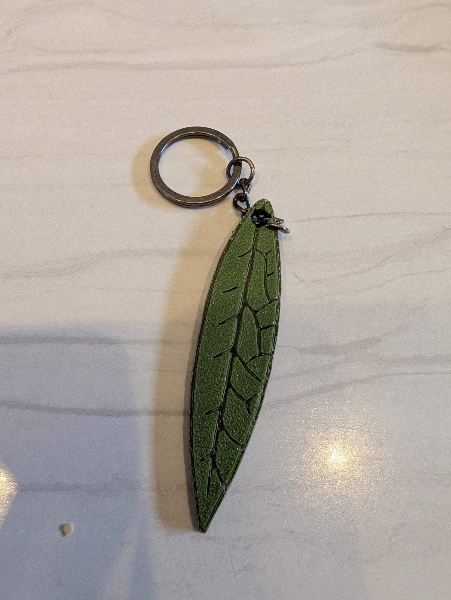 Hoya Leaf Keychains – Plant Lover Gift, Rare Hoya Accessory - Gathering Moss