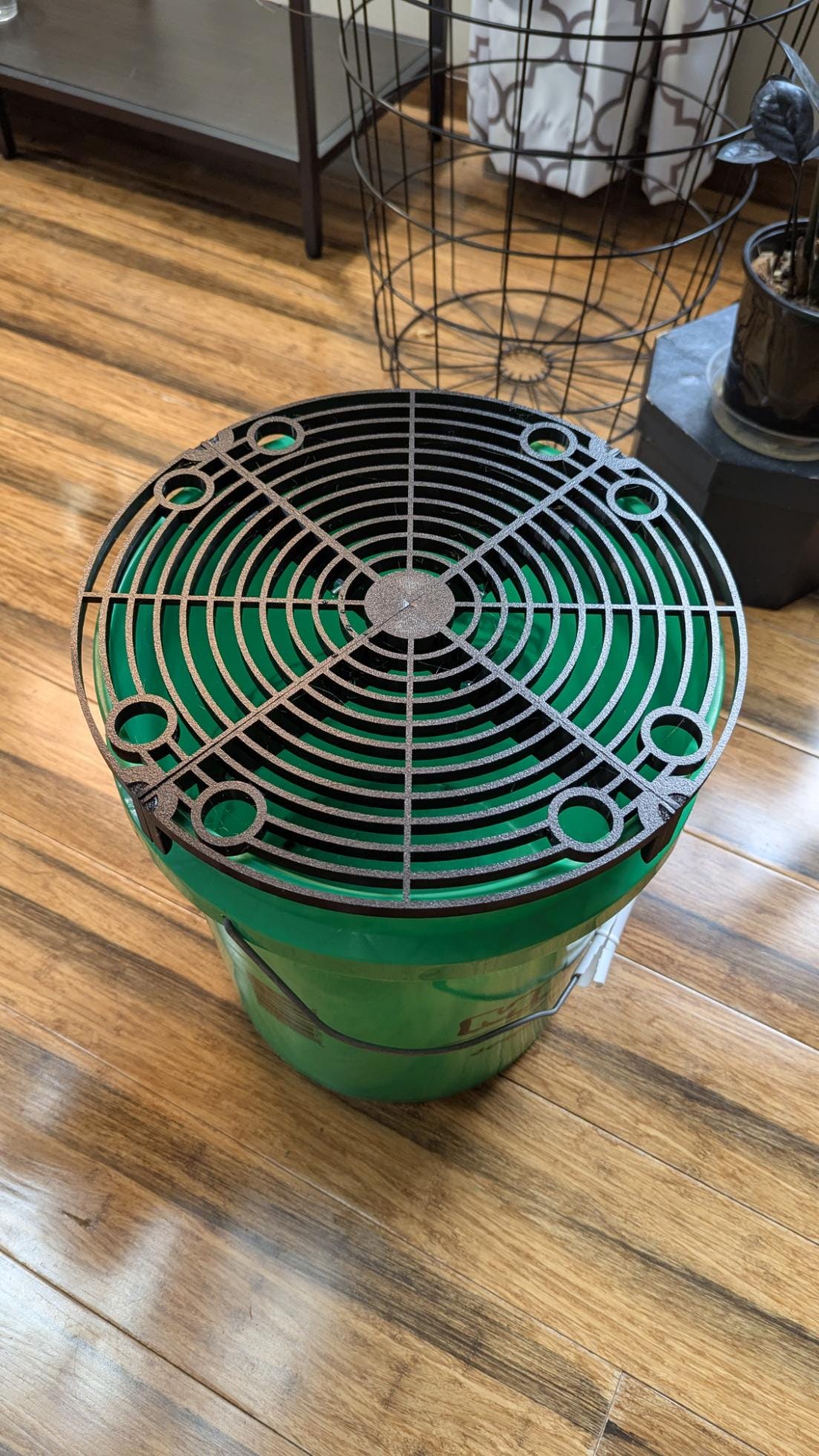 HydraDeck | Mobile Watering Station for Plants | Indoor Plant Care & Repotting Tray Alternative - Gathering Moss